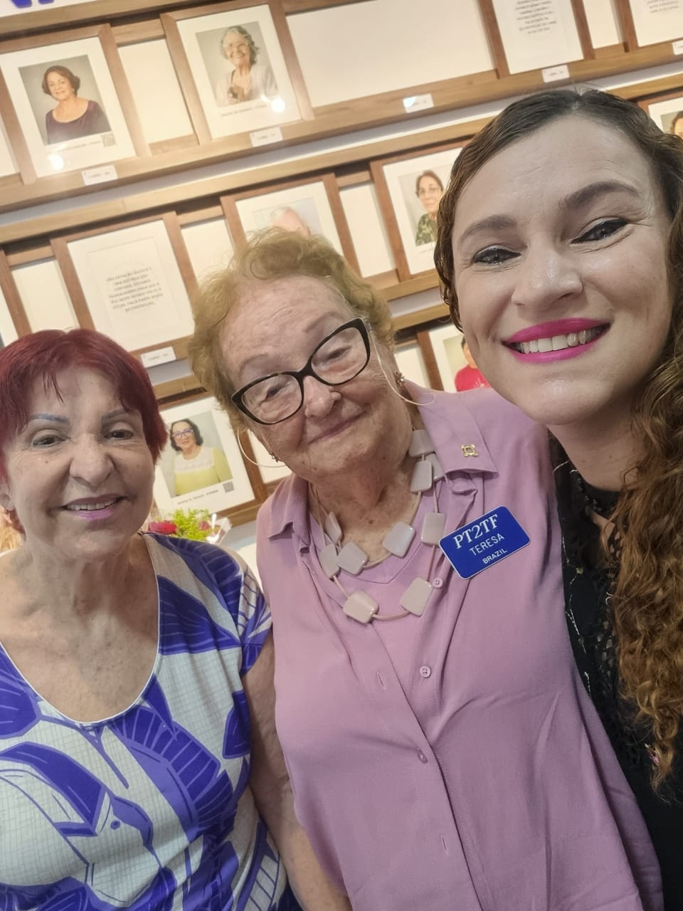 Já foi inaugurado o painel em homenagem a todas as radioamadoras do Brasil, na sede da LABRE Nacional/LABRE-DF