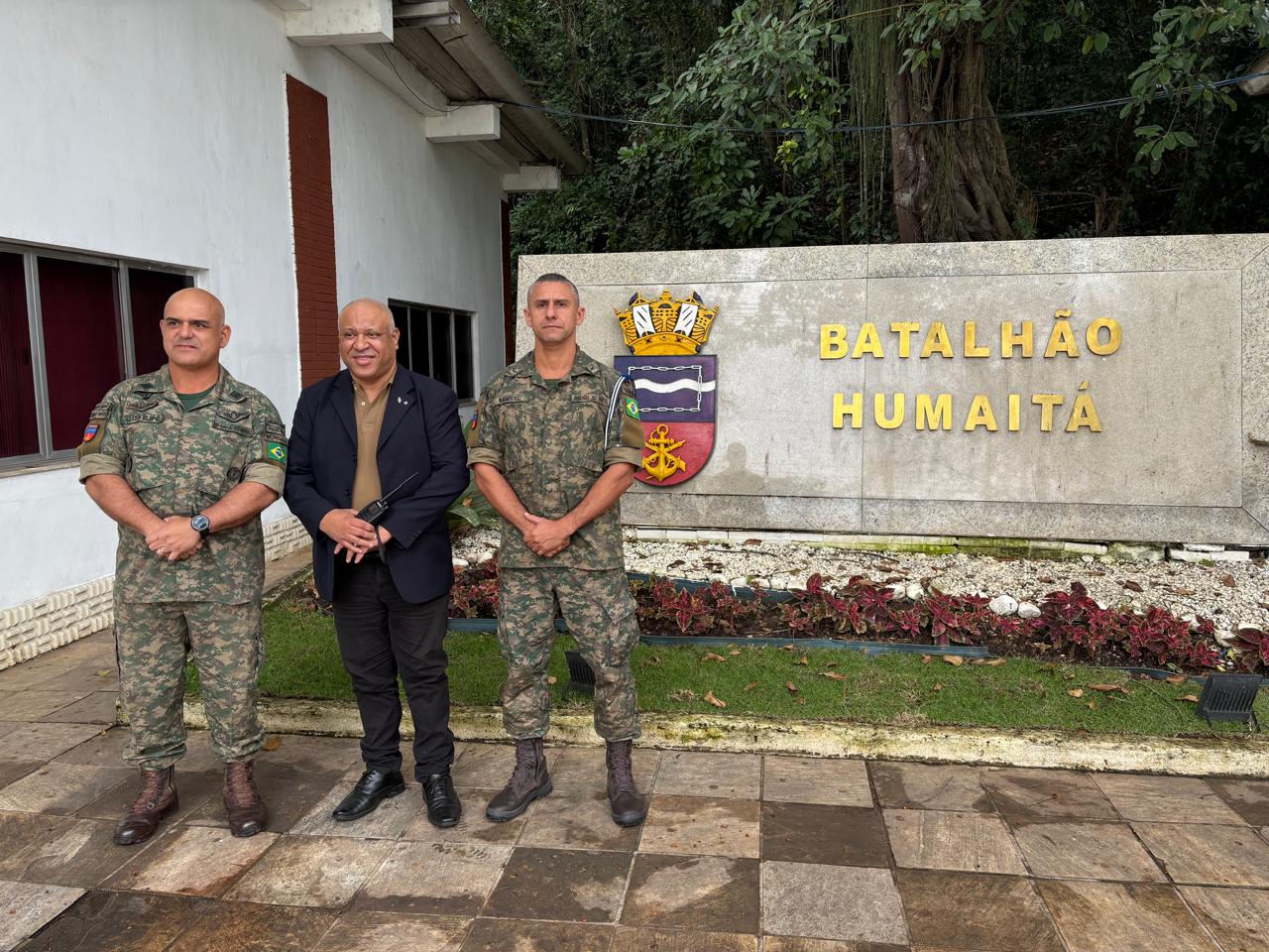 Diretor de Radioamadorismo da LABRE-DF, visita o Batalhão Humaitá