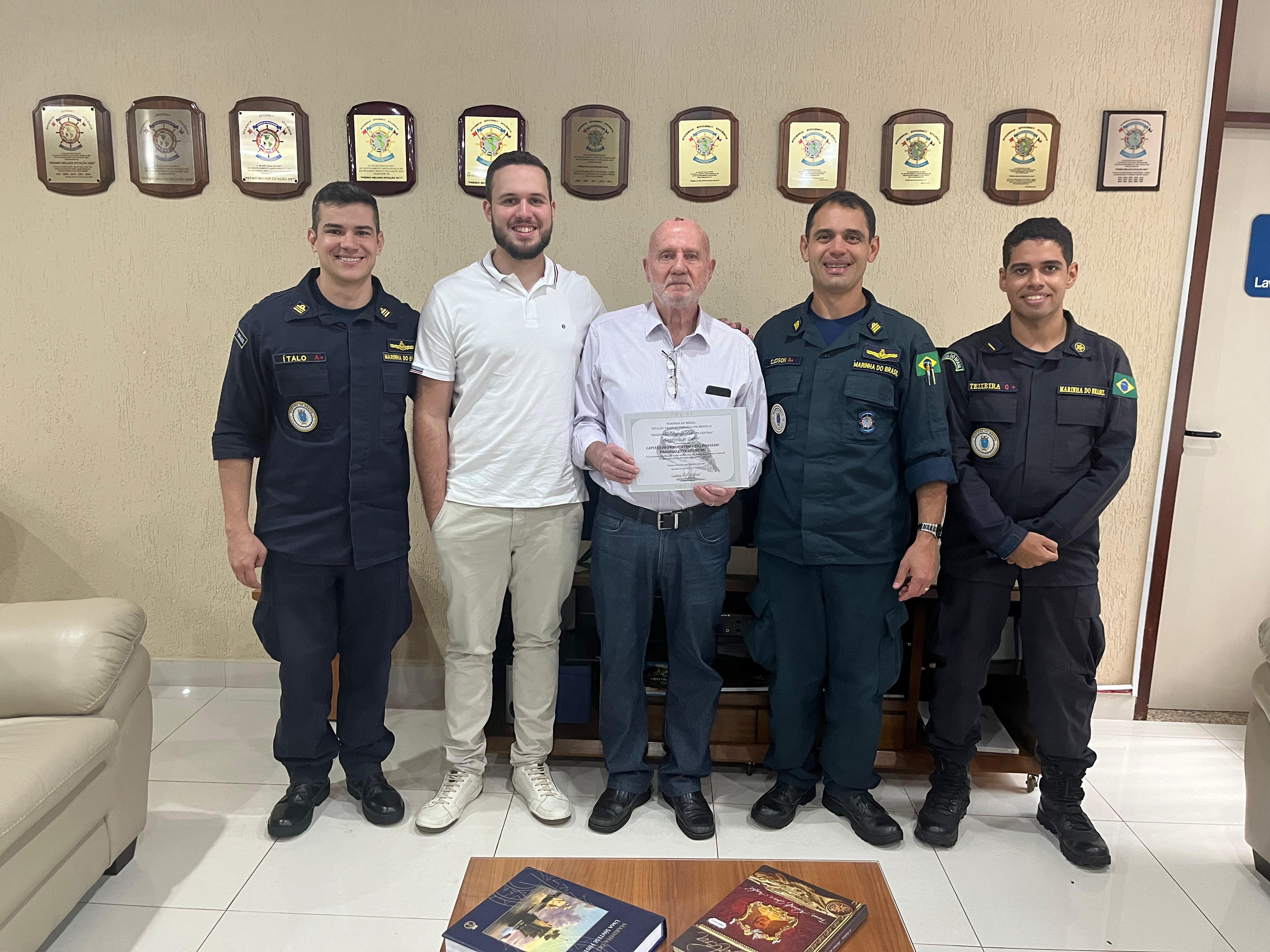Um retorno à história: radioamador brasiliense Mateus Borges Carneiro (PU2AMB) visita a Estação Rádio da Marinha