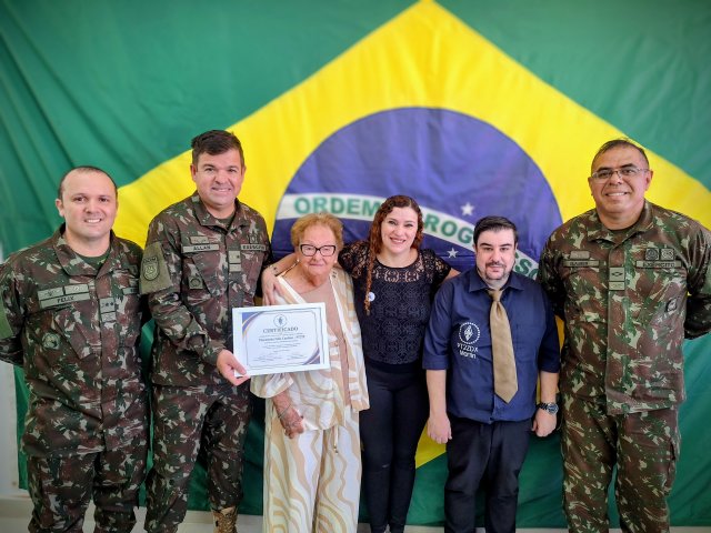 Therezinha Felix Cardoso, recebeu o certificado de Sócia Honorária da LABRE-DF